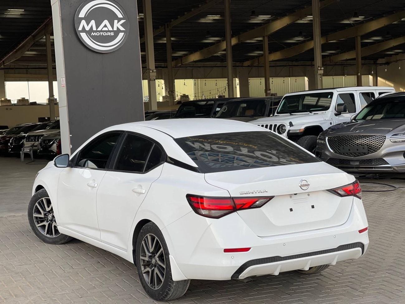 Nissan Sentra 2.0L V4 / FULL OPTION / LOW MILEAGE / RADAR / ROAD ASSIST / BLIND SPOT / RIMS