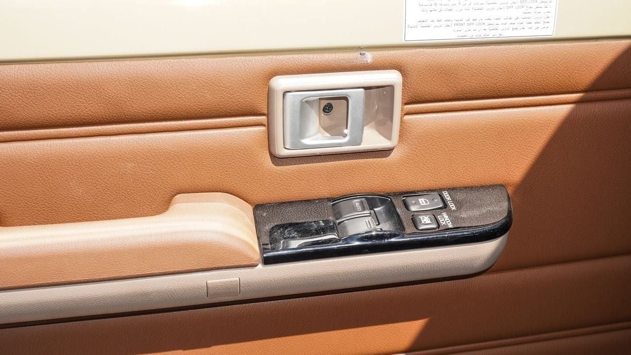 تويوتا لاند كروزر بيك آب Std 4.0L Single Cab Utility 4WD