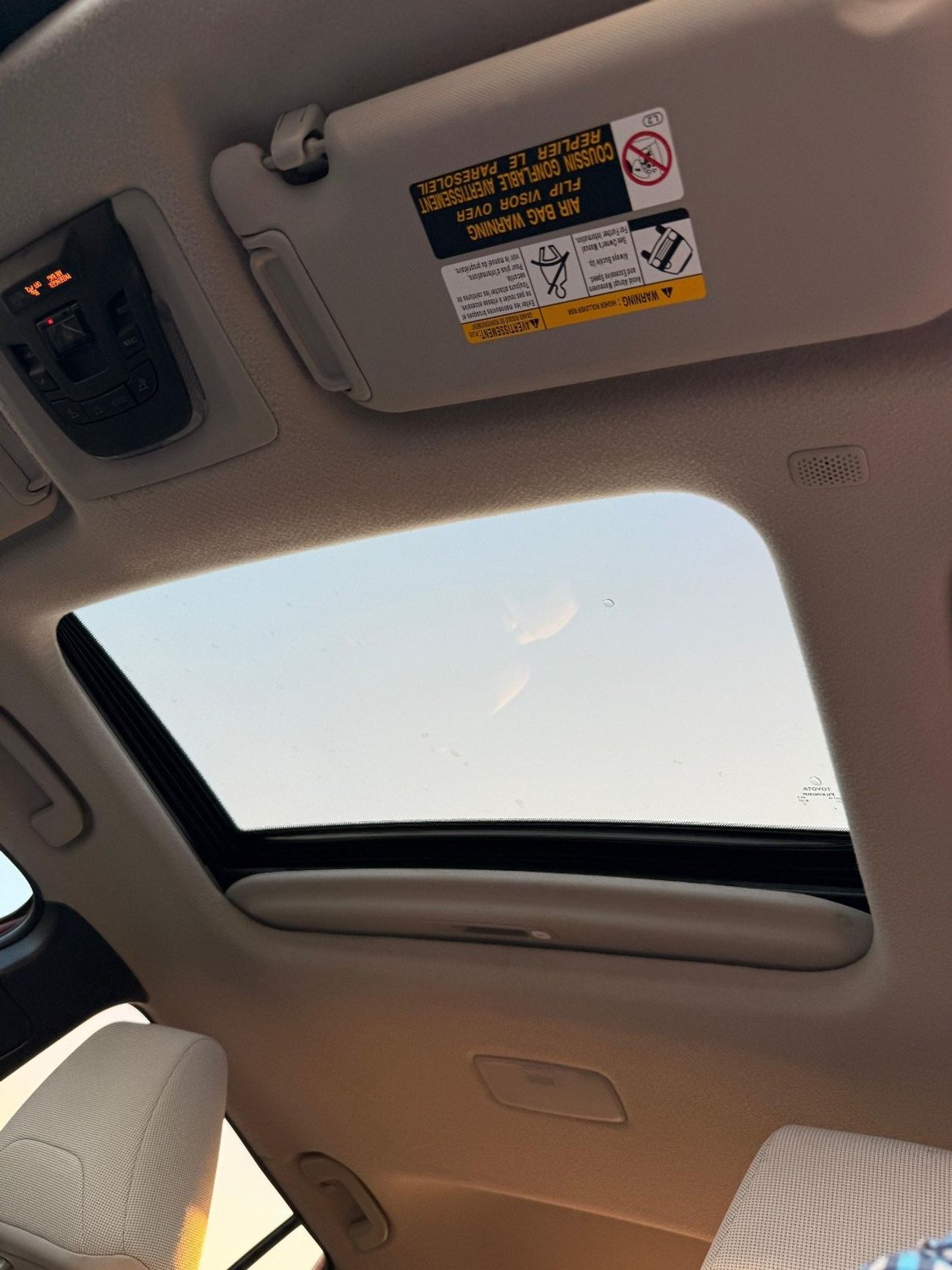 تويوتا كورولا كروس Full option 2.0 L Sunroof, push start