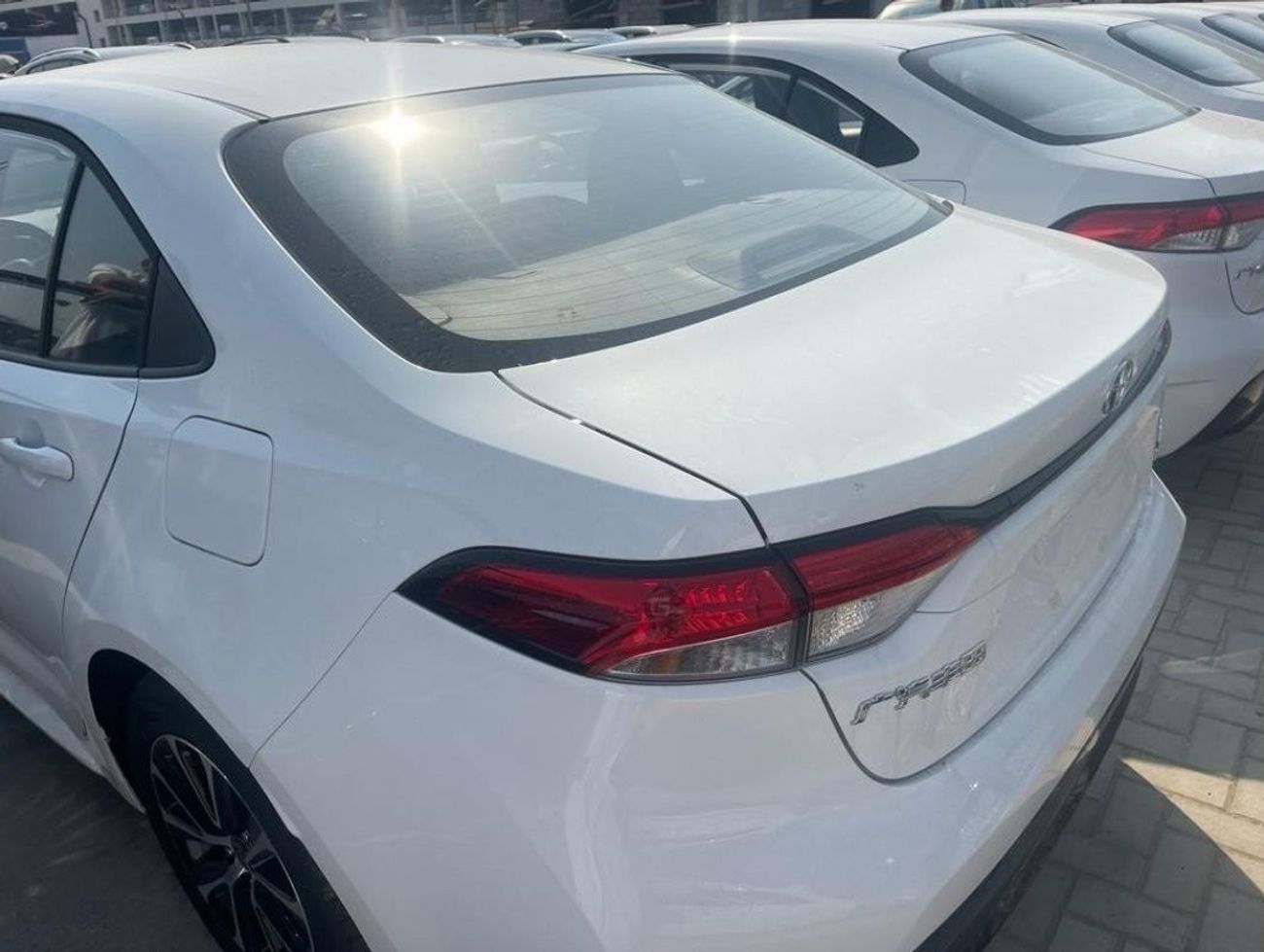 Toyota Corolla 1.8 L HYBRID LEVIN