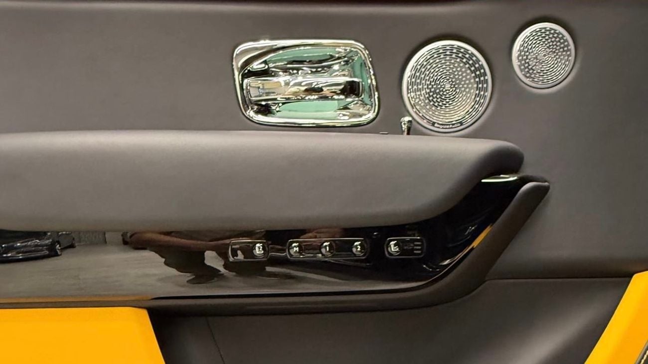 Rolls-Royce Cullinan Silver badge