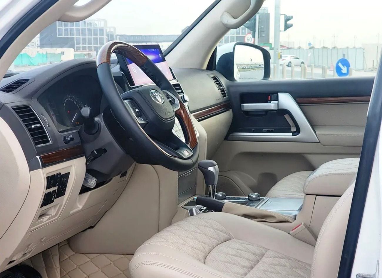 Toyota Land Cruiser GXR 2018 MODEL FACELIFT TO 2024 SHAPE EXTERIOR AND INTERIOR BOTH FULL OPTION