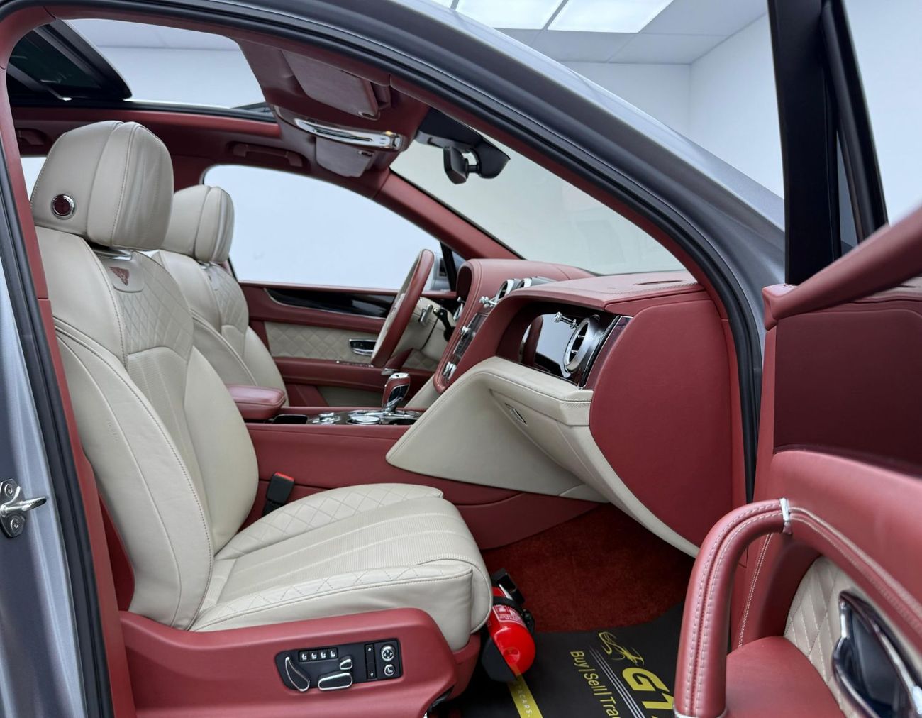 Bentley Bentayga 2017 Bentley Bentayga First Edition W12, Service History, Fully Loaded, Excellent Condition, GCC