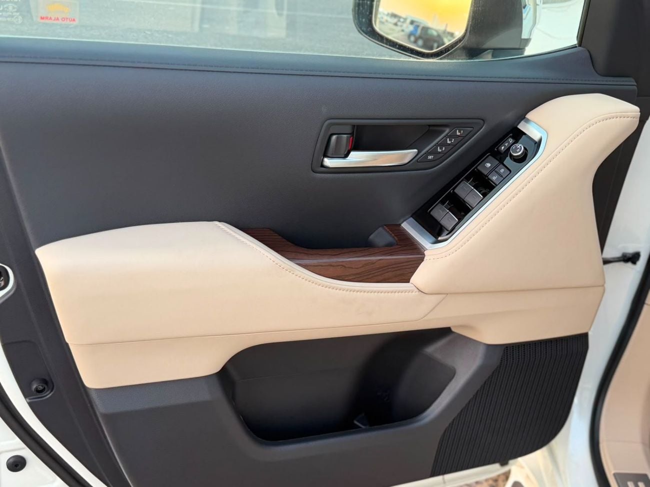 Toyota Land Cruiser VXR FUTTAIM SPECS