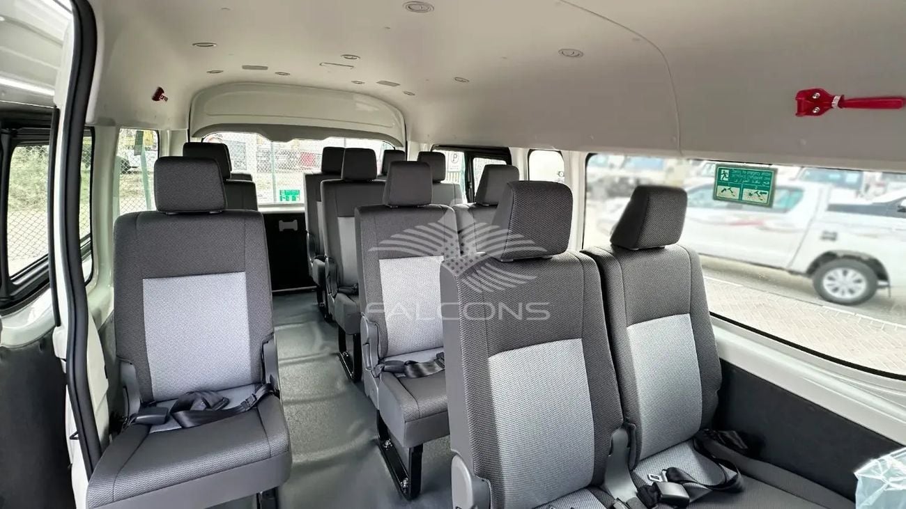 Toyota Hiace GL Toyota/HIACE P/HGG22 3.5L 6 Cylinders 13 seater 6AT