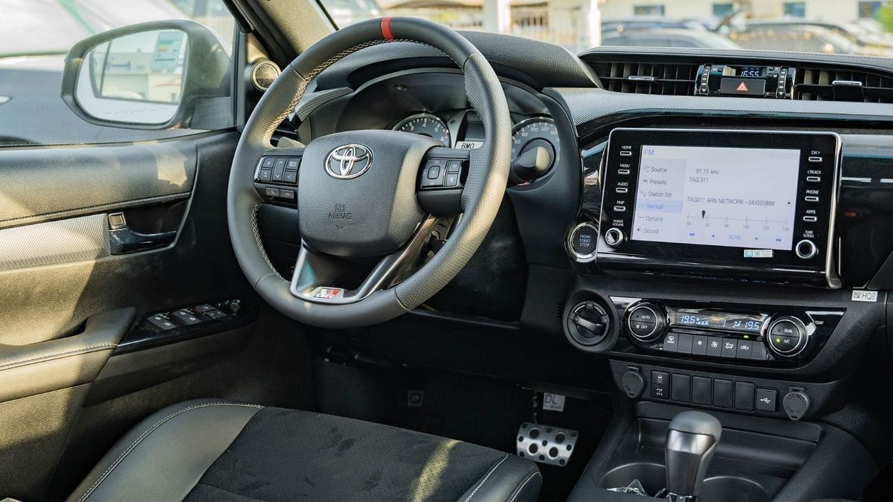 تويوتا هيلوكس 2024 Toyota Hilux GR-Sport 4.0L AT Petrol (White)