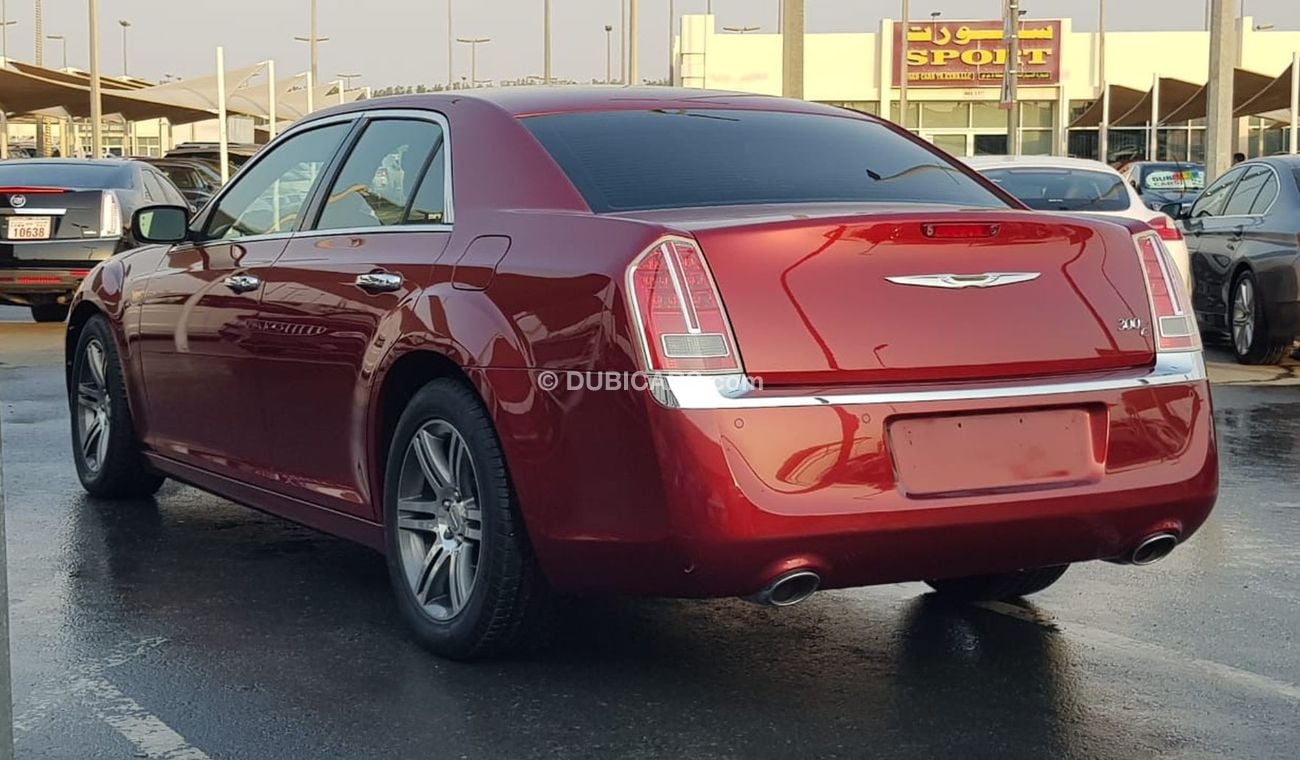 كرايسلر 300C موديل 2012 خليجي  حاله ممتازه من الداخل والخارج مالك واحد من الوكاله تشيكات وكاله 2مفتاح