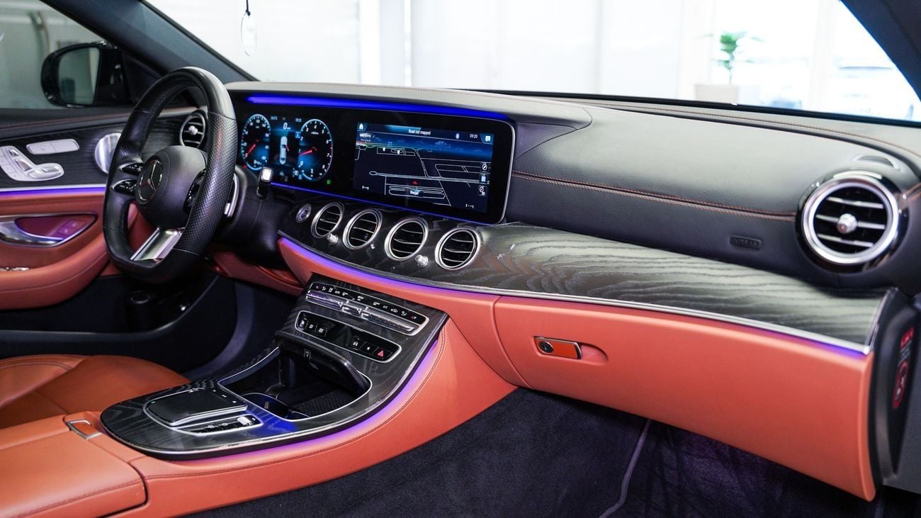 مرسيدس بنز E300 Premium + 2.0L