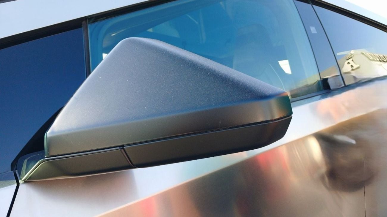 تسلا سايبرتراك Tesla Cybertruck Foundation Series electric pickup truck 2024YM