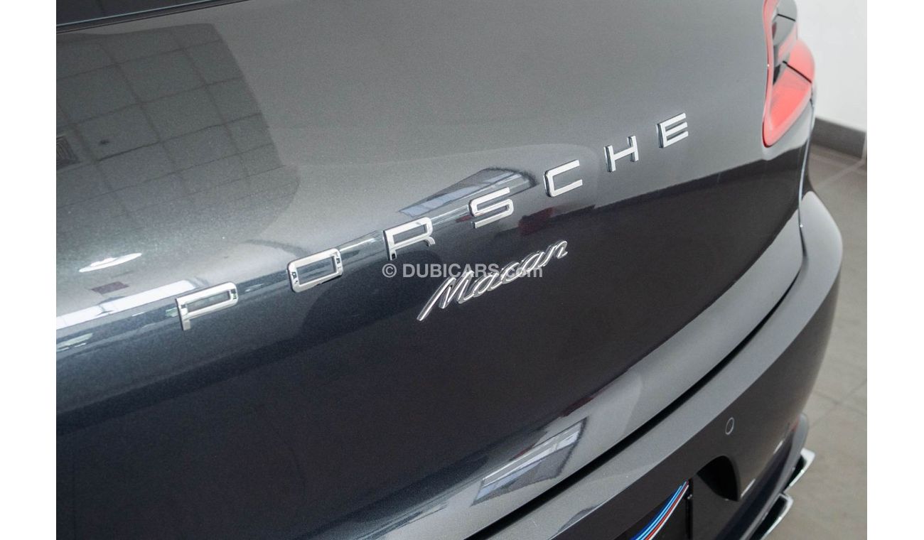 Porsche Macan Std 2018 Porsche Macan / Full Porsche Service History / 2 Years Alex Renner Motors Service Pack