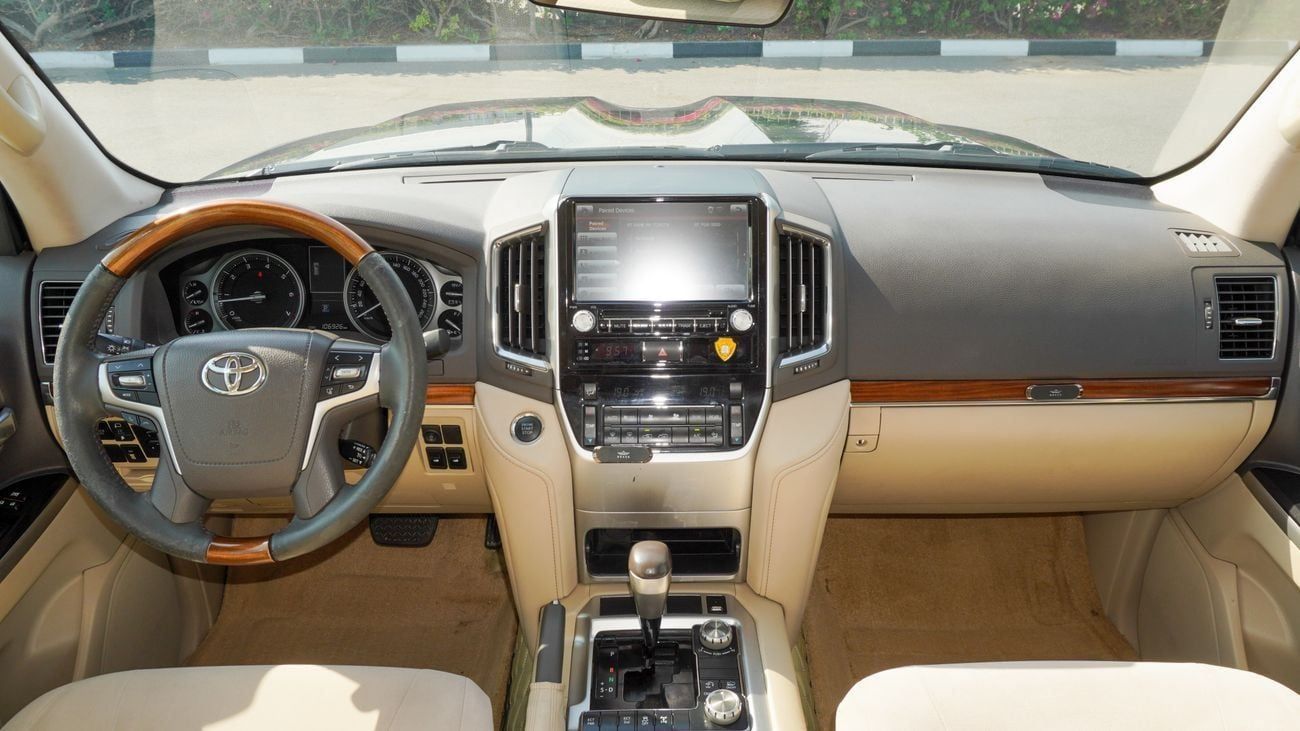 Toyota Land Cruiser EXR 5.7L 4WD