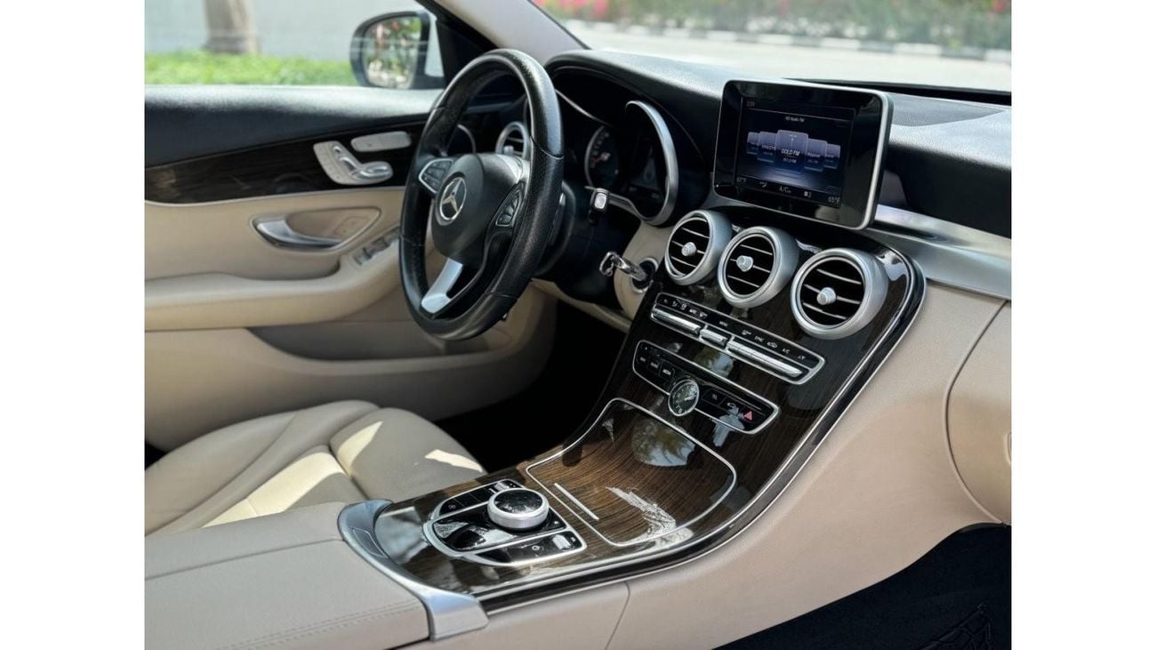 Mercedes-Benz C 300 Std MERCEDES BENZ C300 2018 2.0L FULL OPTIONS IN PERFECT CONDITIONS