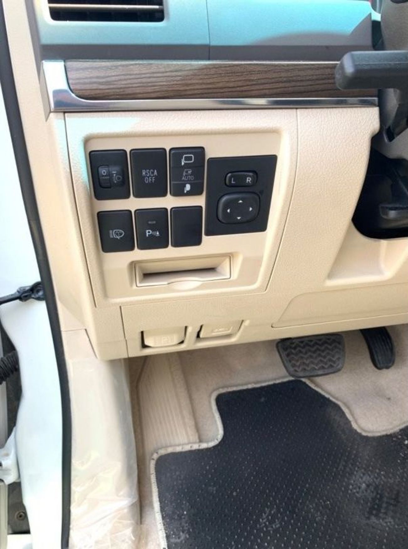 Toyota Land Cruiser GXR2