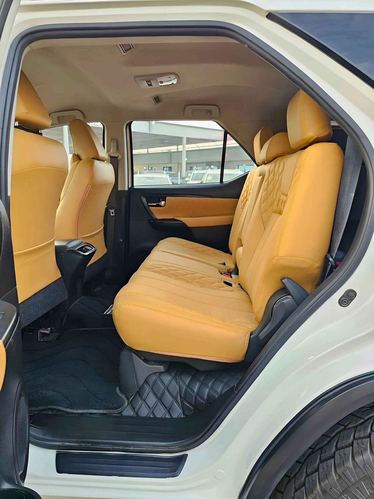 تويوتا فورتونر EXR / V4 / 4WD / GCC / NON ACCIDENT/ ONLY FOR EXPORT/ LOT# 103037