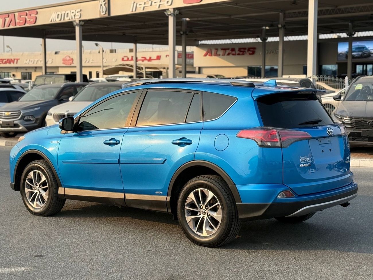 Toyota RAV4 XLE 2.5L Hybrid