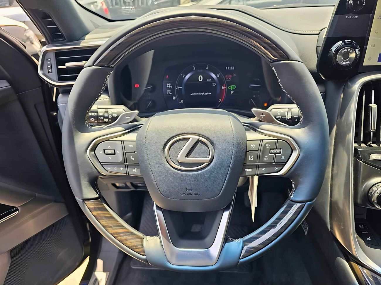 Lexus LX 600 FULL OPTION VIP / AT / 3.5L V6 / POWER SEATS & SUNROOF / HEAD-UP DISPLAY (CODE # 68003)