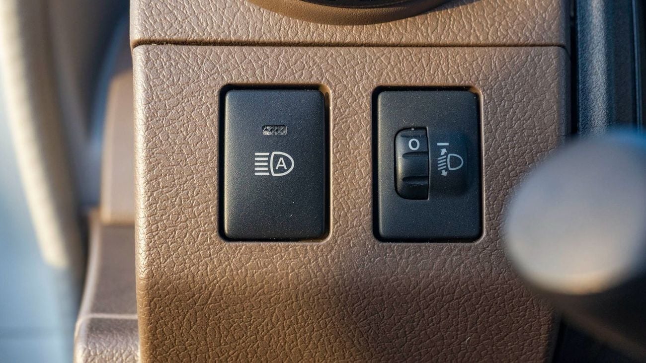 تويوتا لاند كروزر 70 LX 2.8L  2025 Toyota Land Cruiser 76 2.8L AT Diesel Full Option (White)