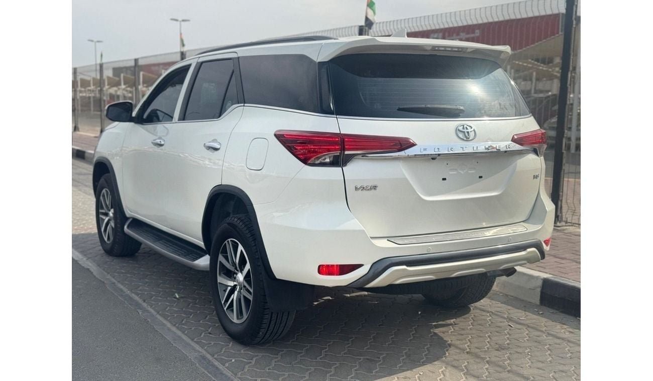 تويوتا فورتونر VXR 4.0L (278 HP)