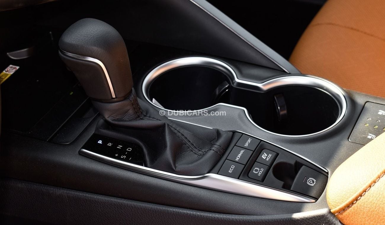 Toyota Camry TOYOTA CAMRY LUMIERE 2.5L HYBRID 2024 WHITE