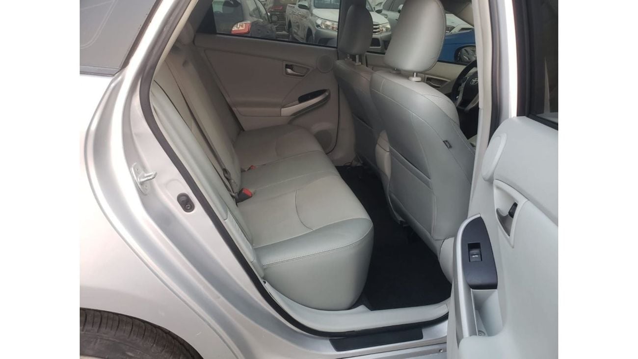 Toyota Prius 2013  TOYOTA PRIUS HYBRID