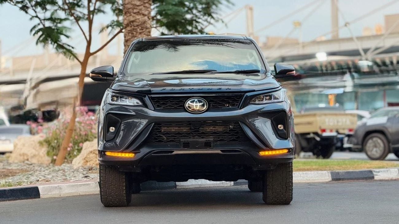 تويوتا فورتونر LEGENDER BODY KIT INSTALLED | LEATHER SEATS | PARKING SENSORS | 2.8L | AUTO | POWER WINDOWS