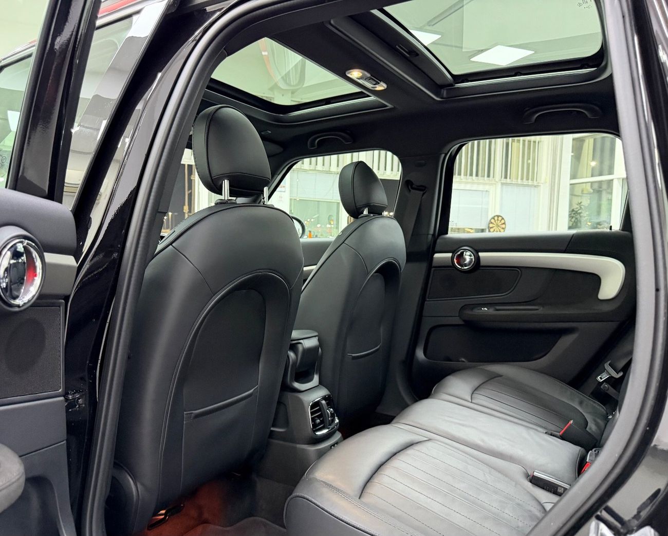 ميني جون كوبر كونتري مان GCC .. FSH .. Low Milegea .. Top Range