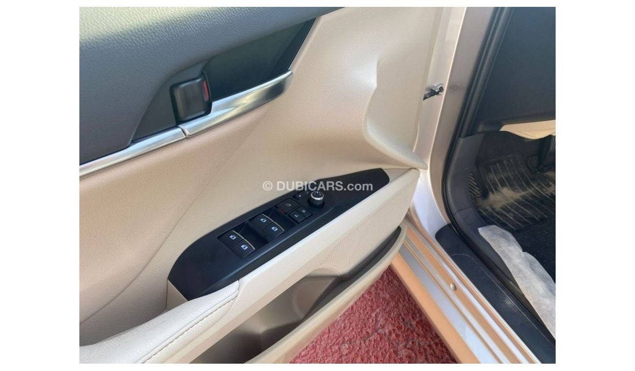 تويوتا كامري ويوتا كامري 3.5 لتر سيدان دفع امامي موديل 2022 لون ذهبي