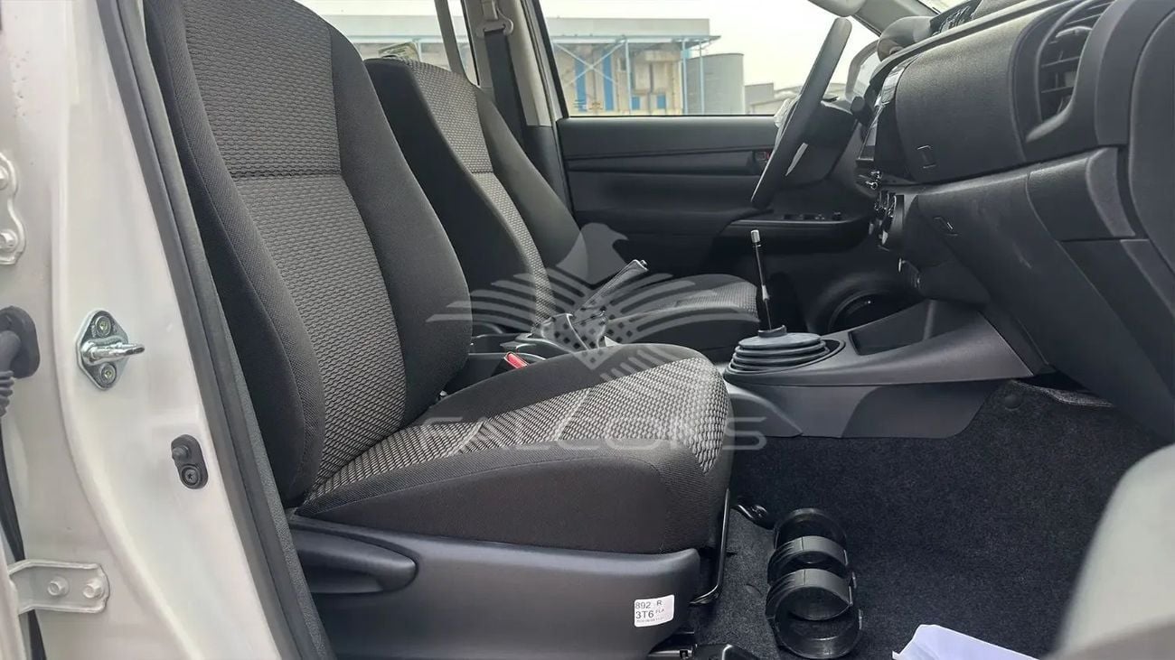تويوتا هيلوكس DLX Toyota Hilux 2.4L Country TURBO ABS P.WIND, C.LOCK MT
