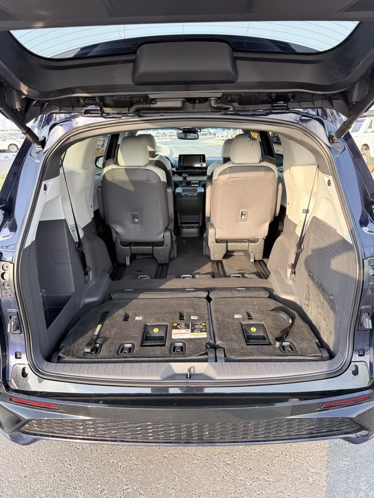 Toyota Sienna XLE hybrid 2.5 L premium