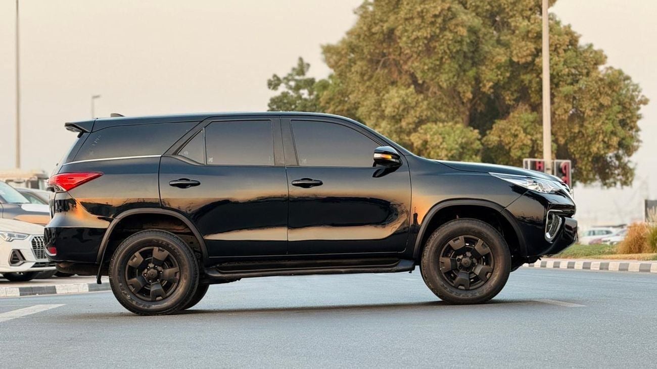 Toyota Fortuner 2020 | 2.4L DIESEL ENGINE | LHD | AUTOMATIC TRANSMISSION | ELECTRIC SEAT | DUAL TONE LEATHER SEATS