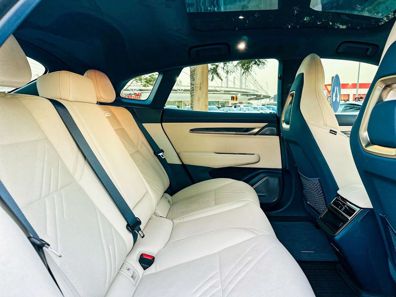 Zeekr 001 2024 Used Zeekr 01 Flagship AWD / Range (580 Km) / 544 Hp / Law Mileage (10,000 Km) / Gcc Warranty