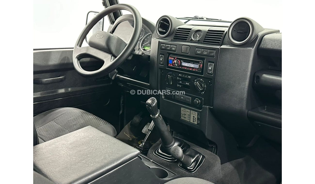 Land Rover Defender 2014 Land Rover Defender 110 Manual Transmission, Service History, Low Kms, GCC