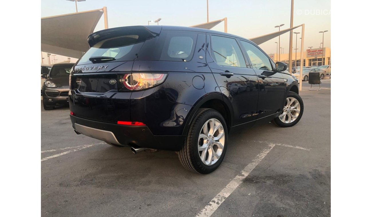 Land Rover Discovery Rang Rover discovery model 2016 GCC car prefect condition full option panoramic roof leather seats b