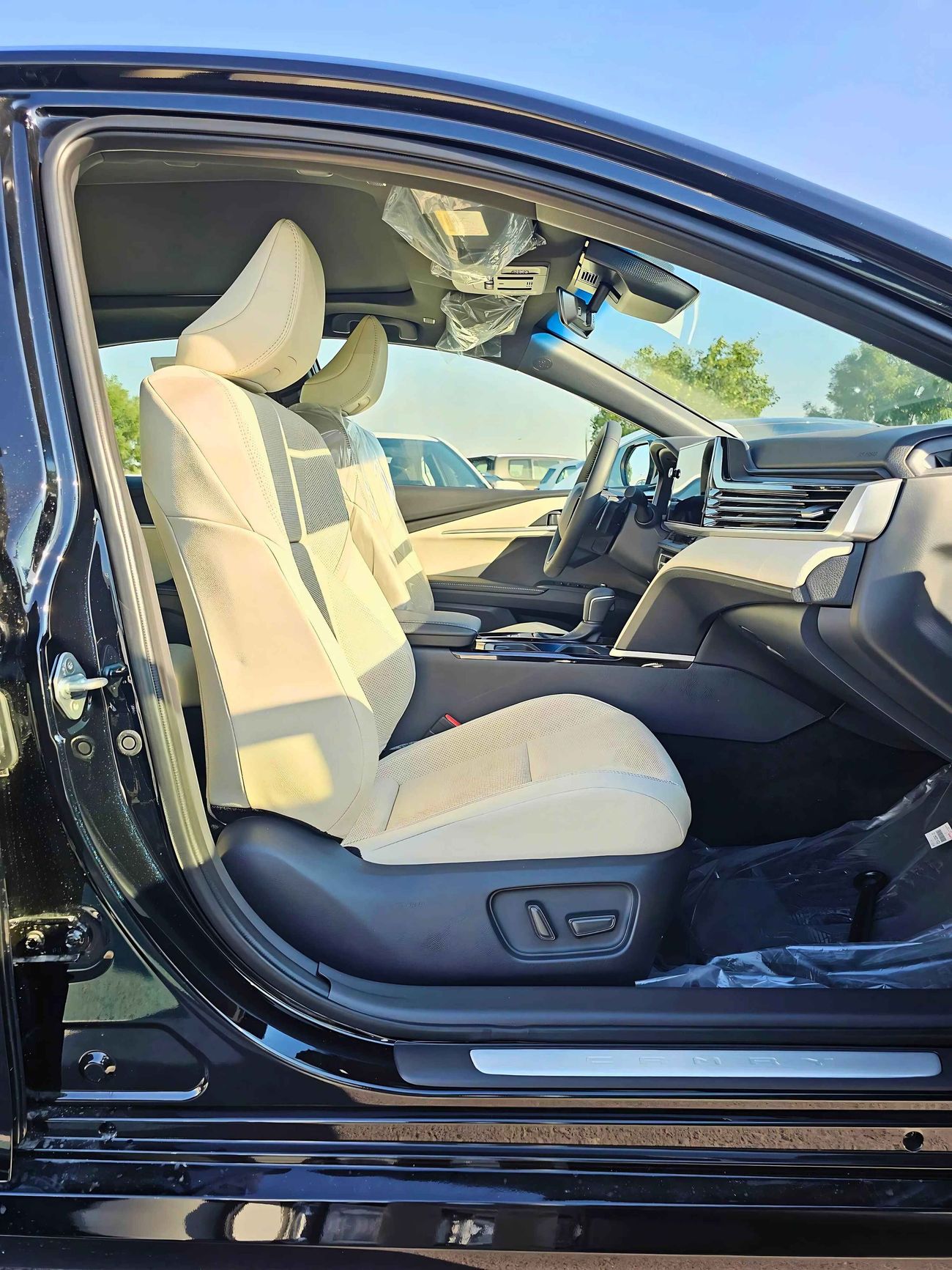 Toyota Camry GLE 2.5L V4 PETROL / RADAR / PWR SEATS / BLIND SPOT WITH PANORAMIC (CODE # GLE)