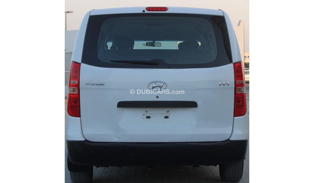 Hyundai H-1 Std Hyundai H1 2016 GCC in excellent condition without accidents