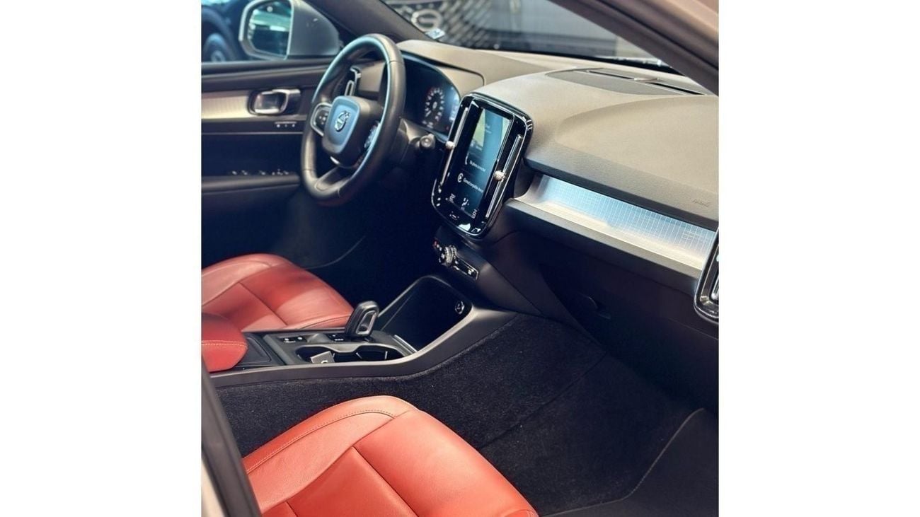 Volvo XC40 AED 1,287pm • 0% Downpayment • Momentum • 2 Years Warranty