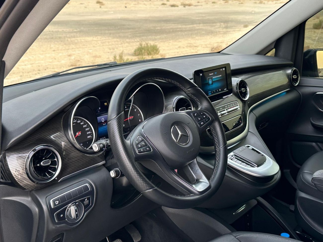 Mercedes-Benz V 250 Std 2.1L MERCEDES V-250 GCC 2024 ORGINAL PAINT // LOW MILEAGE // PERFECT CONDITION