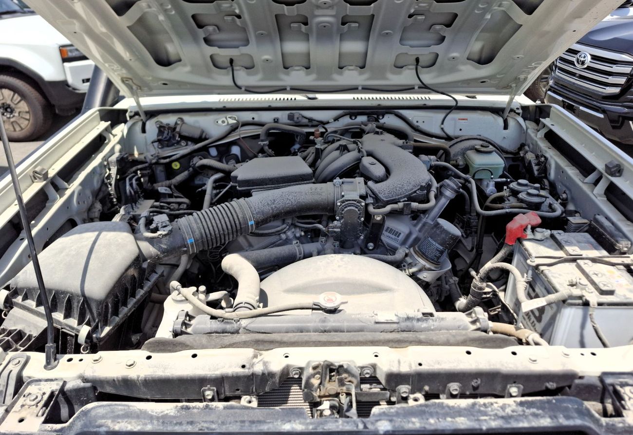 تويوتا لاند كروزر 70 Hardtop 4.0L 3 Door Automatic Petrol (Export Only)