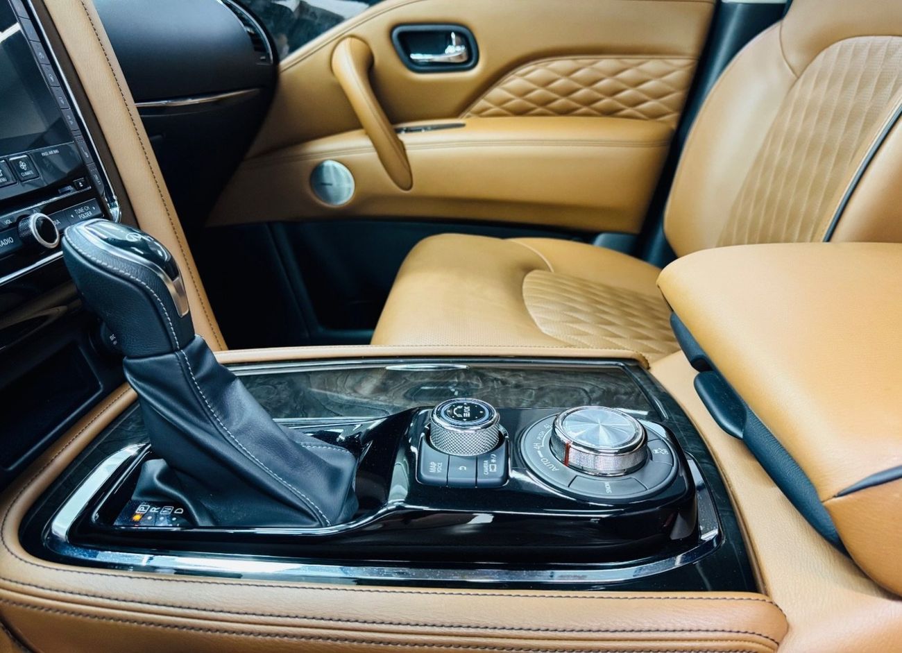 إنفينيتي QX80 Luxury 5.6L