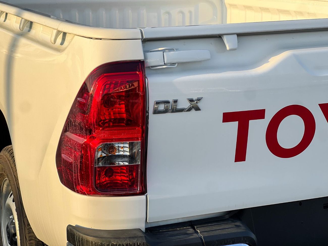 Toyota Hilux EXPORT PRICE - TOYOTA HILUX SC DLX 2.4L DSL