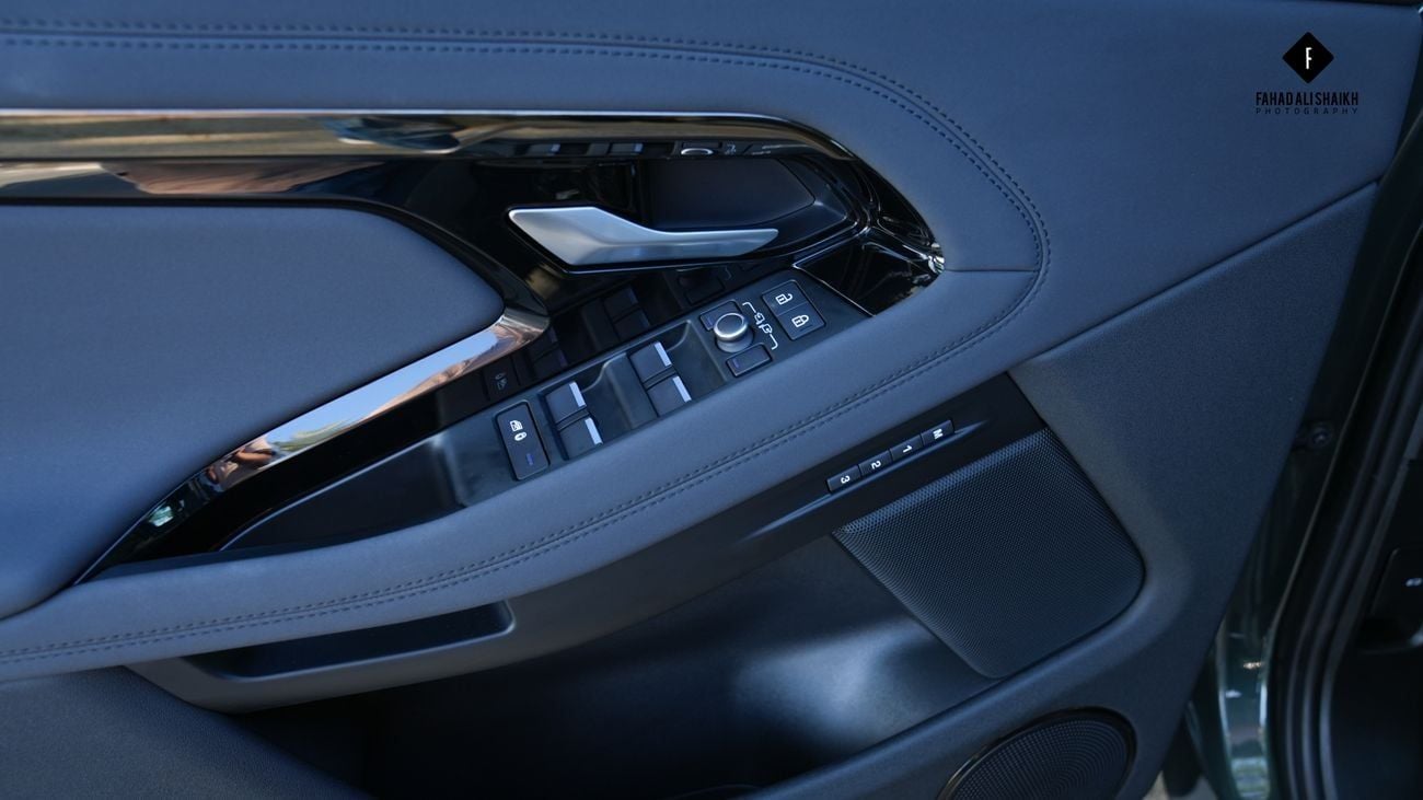 لاند روفر رانج روفر إيفوك SE P250 DYNAMIC 2025!! BLACK EDITION!! FIVE YEARS WARRANTY!! THREE YEARS SERVICE CONTRACT