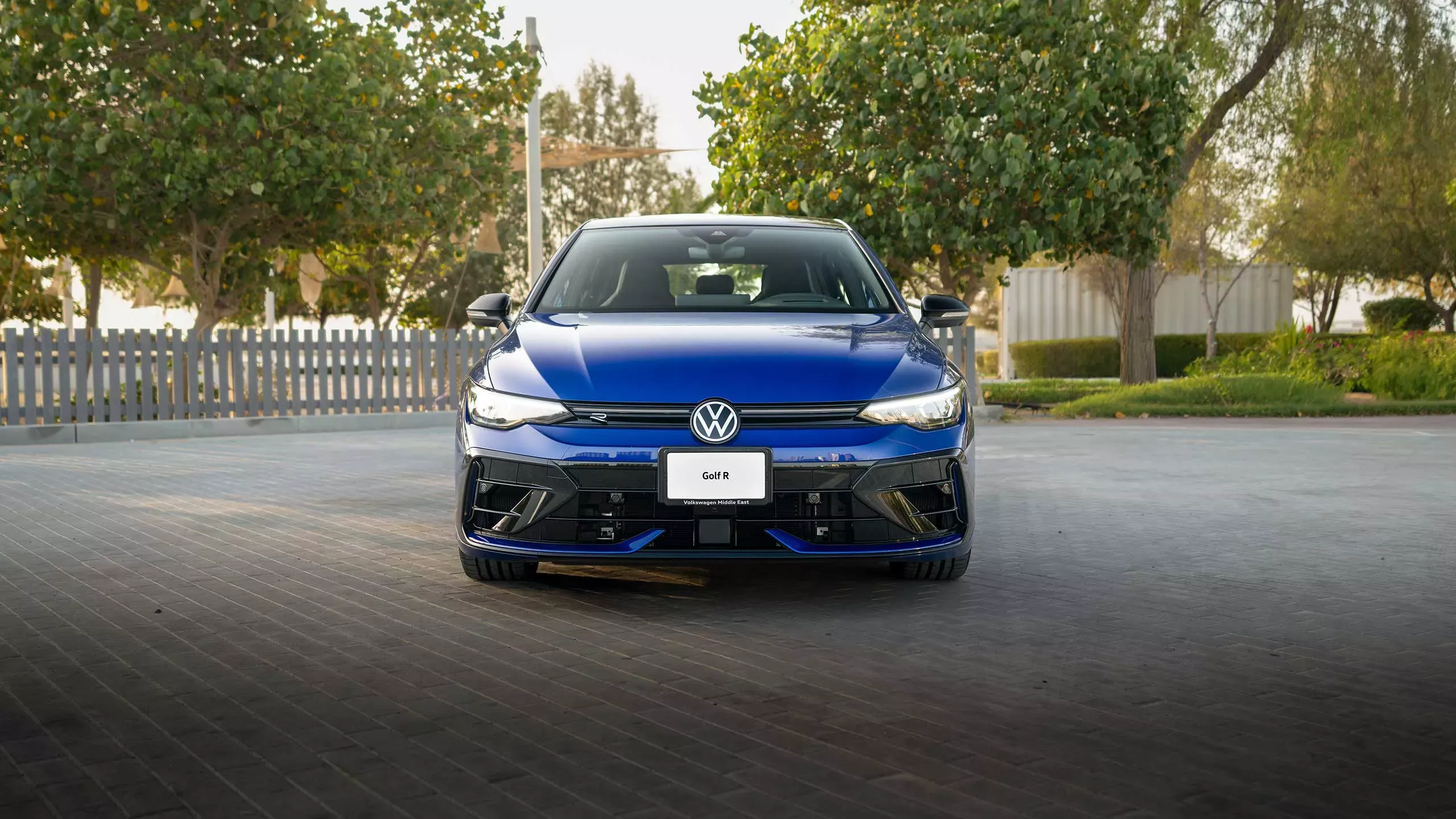 Volkswagen Golf R exterior - Front Profile