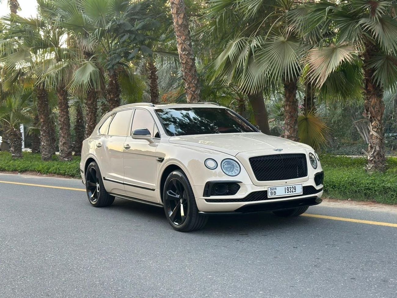 Bentley Bentayga Bentayga 4.0T 2017 Bentley Bentayga W12 Twin Turbo - GCC Spec