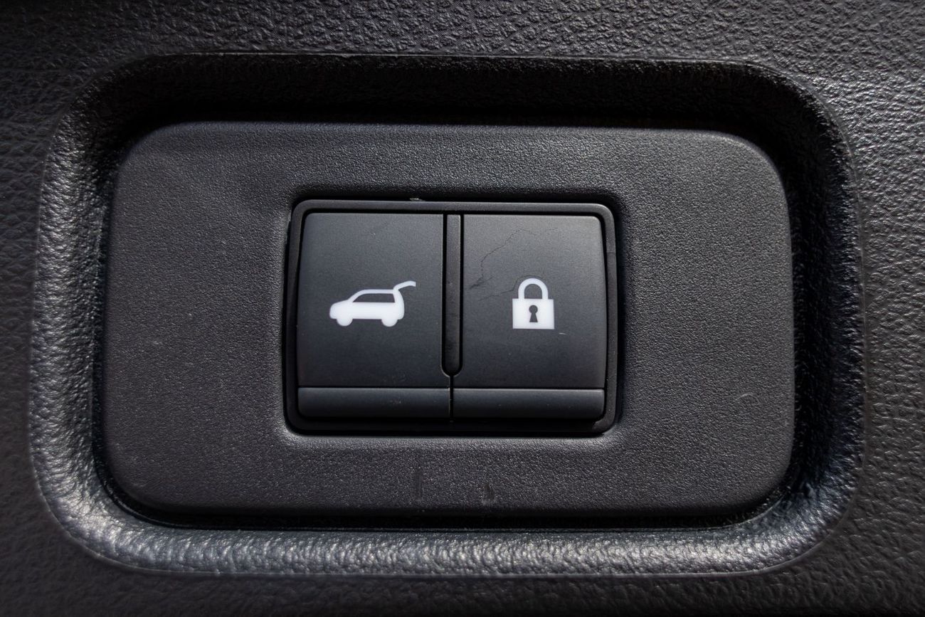 Nissan Pathfinder SV 3.5L AWD (7 Seater)