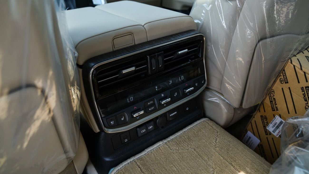 Toyota Land Cruiser VXR 3.5  TWIN TURBO HYBRID 2026!! GCC CAR