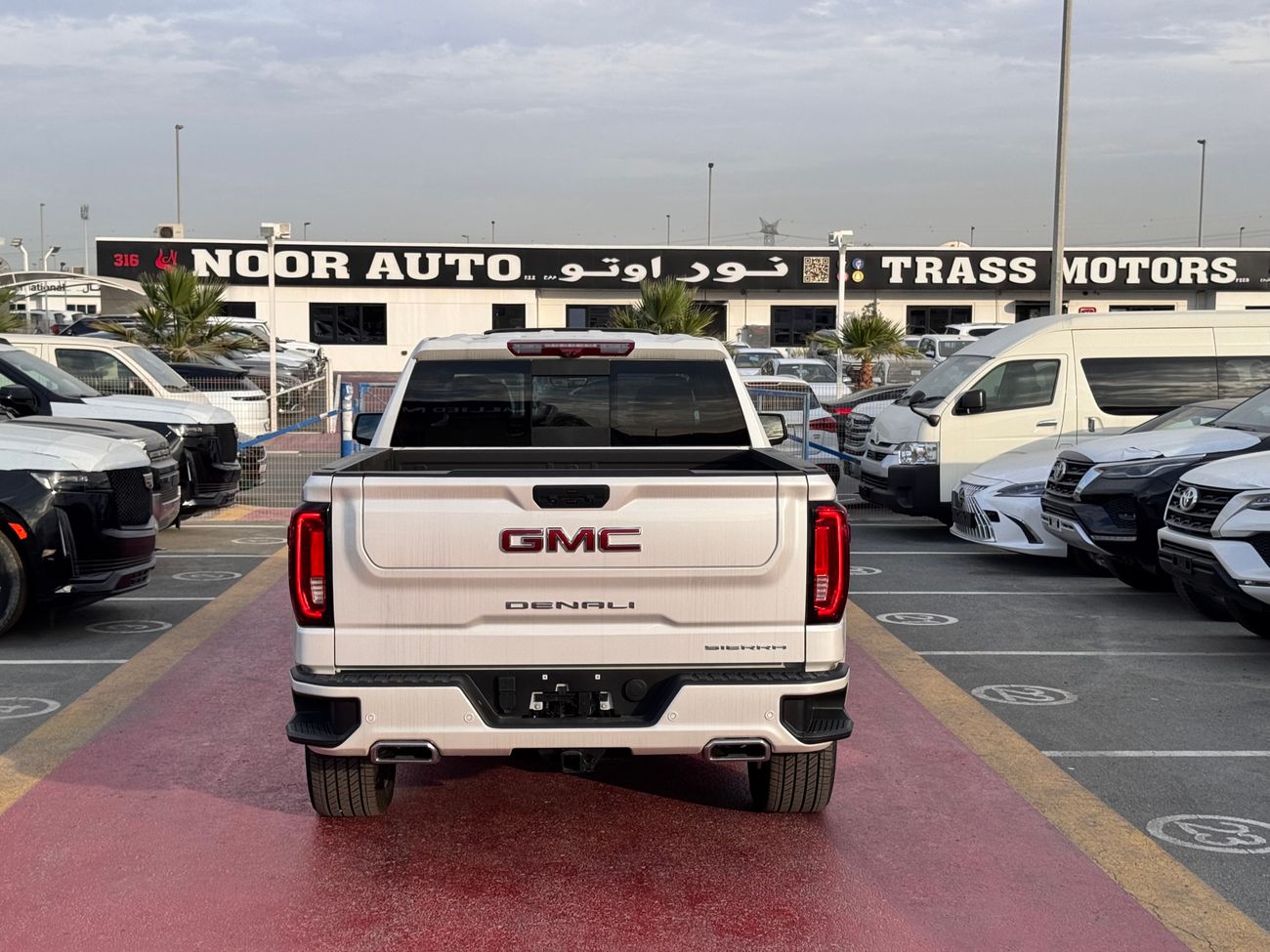 جي أم سي سييرا Denali Duramax Turbo Diesel Brand New 0Km