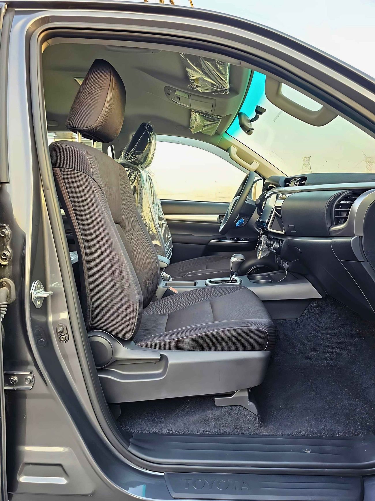 Toyota Hilux 2.4L Diesel / Automatic Gear / FULL OPTION  (CODE # HDDWAF)