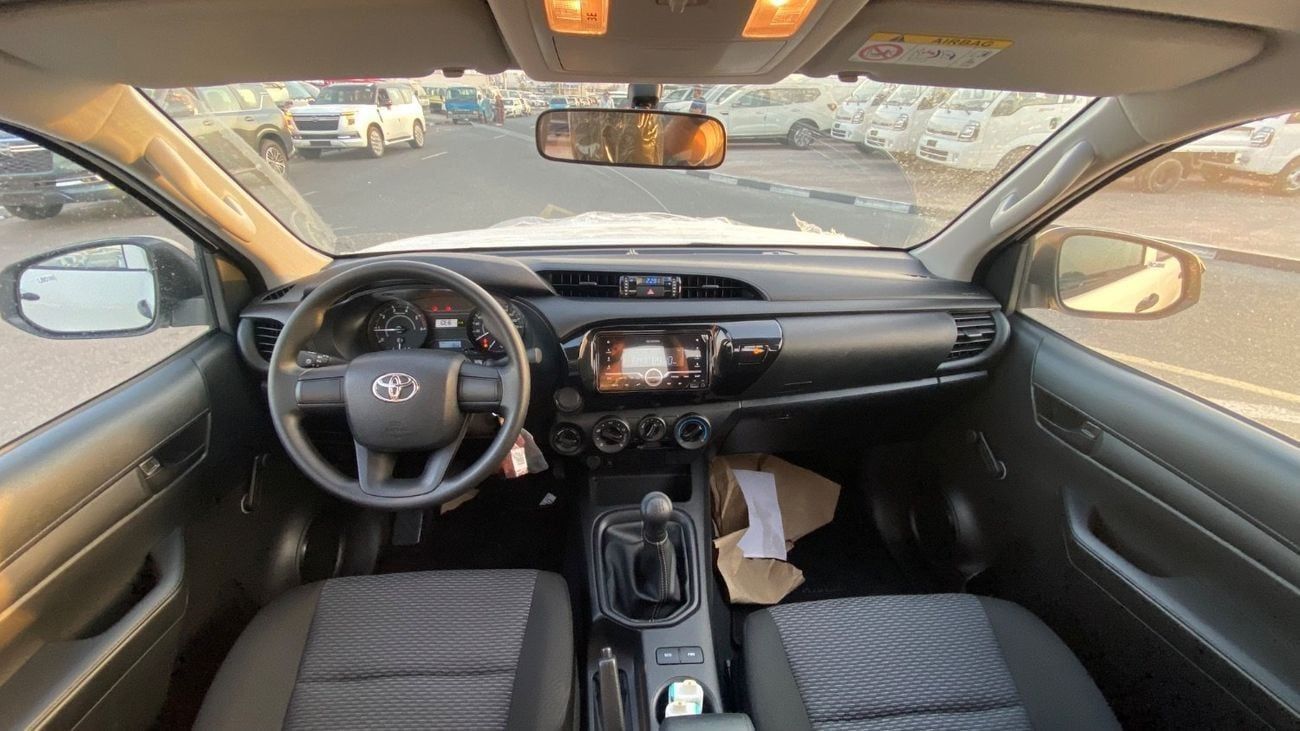Toyota Hilux With Diﬀerential Lock  4X4  DIESEL . MANUAL  2.4 Diesel TRANSMISSION Model 2025