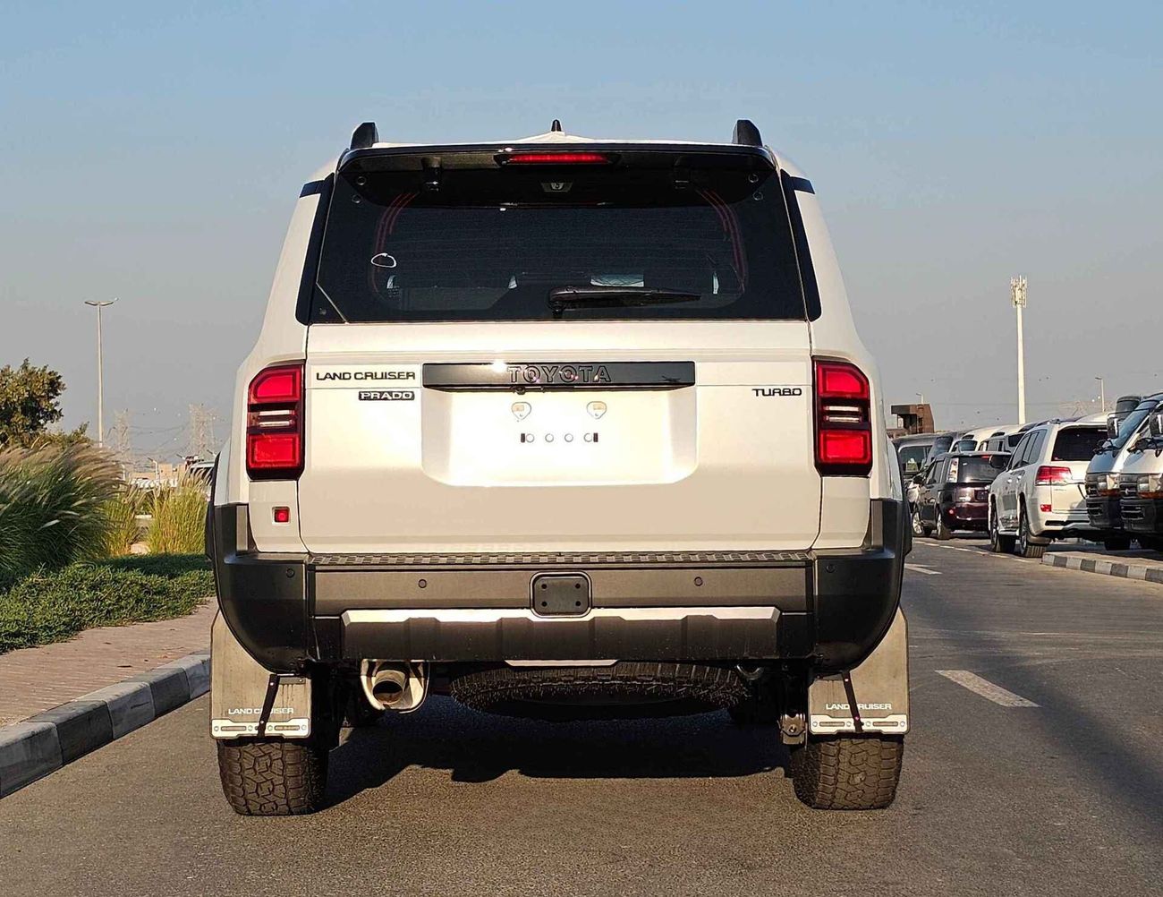 Toyota Prado LUXURY, 2.8L V4 DIESEL, POWER SEAT WITH 360*CAM / HEADUP WITH SUNROOF (CODE # 68088)