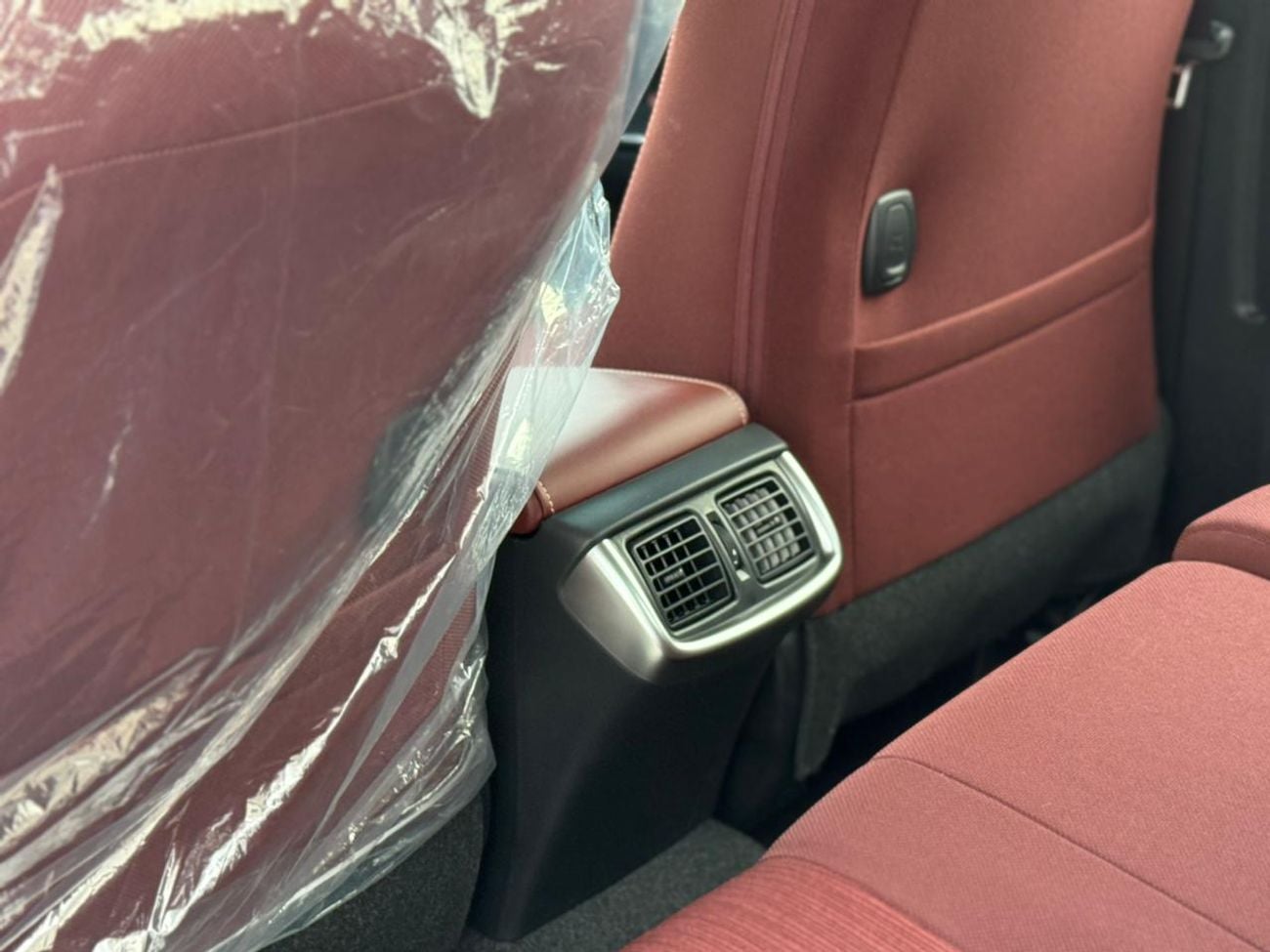 Toyota Hilux 2.7L GLX-S FULL WITH WIRLESS CHARGER AND COMPRESSOR OMANI